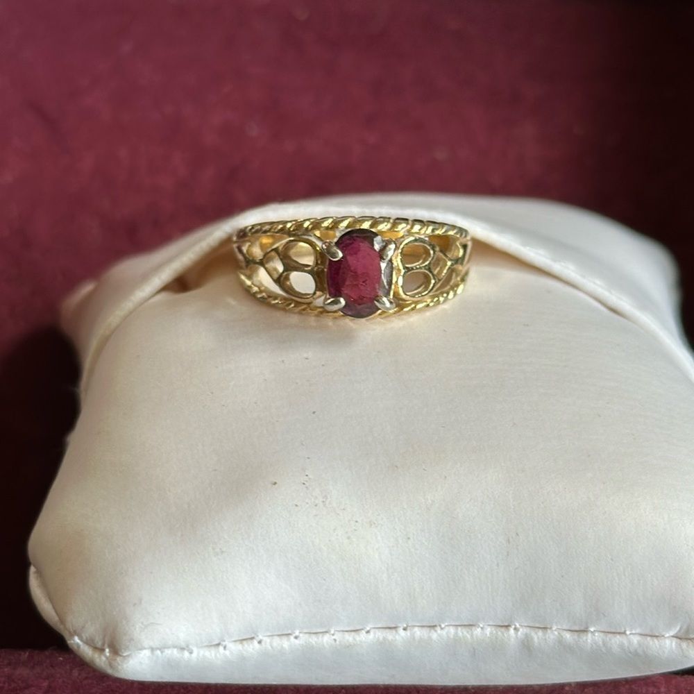 Gold Tone Ring with Purple Stone Size 8.5 Fashion Jewelry Statement Cocktail